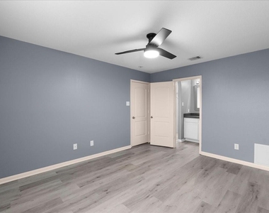 5727 Treasure Cove Road - Photo Thumbnail 8