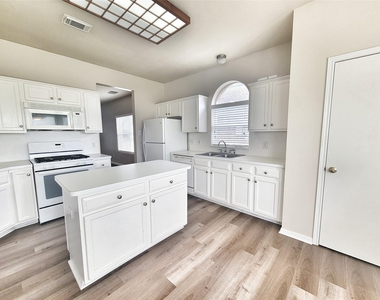 2715 Sailors Moon Drive - Photo Thumbnail 3