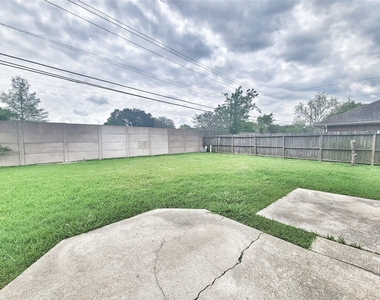 2715 Sailors Moon Drive - Photo Thumbnail 21