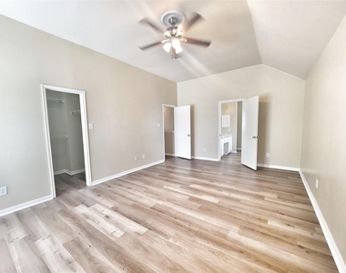 2715 Sailors Moon Drive - Photo Thumbnail 14