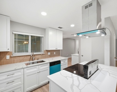 10427 Foxrow Lane - Photo Thumbnail 2