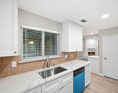 10427 Foxrow Lane - Photo Thumbnail 4