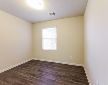 10931 Myrtle Oak Street - Photo Thumbnail 9