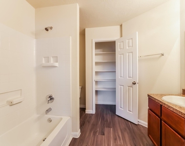 10931 Myrtle Oak Street - Photo Thumbnail 5
