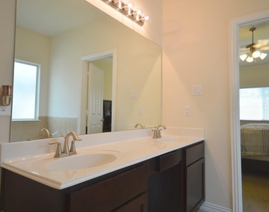 2727 Lakecrest River Drive - Photo Thumbnail 13