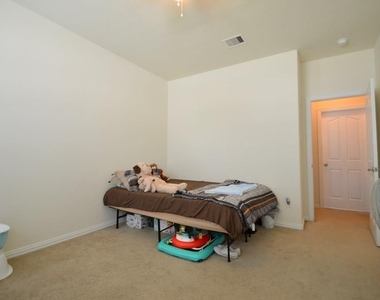 2727 Lakecrest River Drive - Photo Thumbnail 16