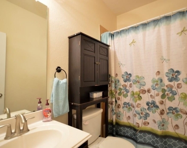 2727 Lakecrest River Drive - Photo Thumbnail 17