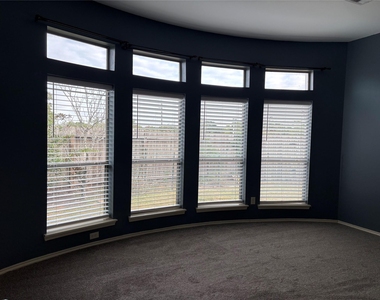 10902 Brighton Gardens Drive - Photo Thumbnail 10