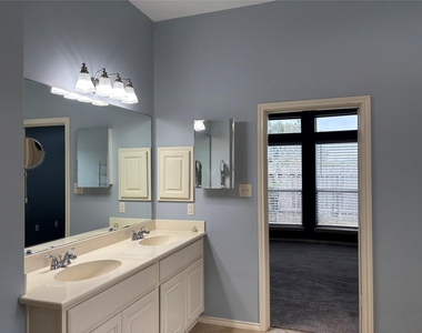 10902 Brighton Gardens Drive - Photo Thumbnail 15