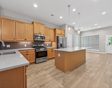 516 Shine Court - Photo Thumbnail 13