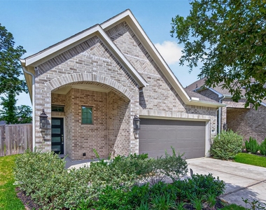516 Shine Court - Photo Thumbnail 1