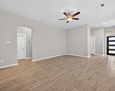 516 Shine Court - Photo Thumbnail 12