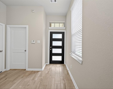 516 Shine Court - Photo Thumbnail 6