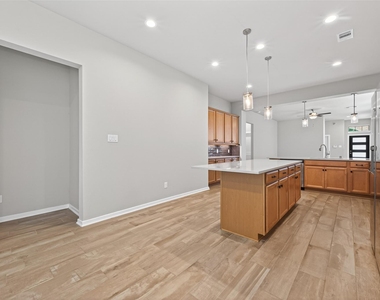 516 Shine Court - Photo Thumbnail 18