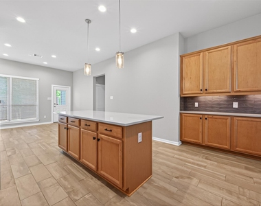 516 Shine Court - Photo Thumbnail 15