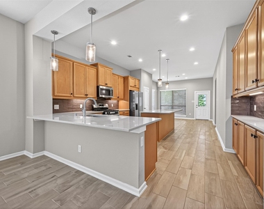 516 Shine Court - Photo Thumbnail 10