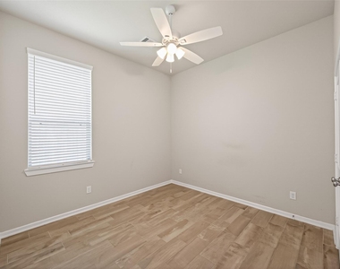 516 Shine Court - Photo Thumbnail 23