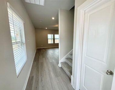 12198 Ridge Top Drive - Photo Thumbnail 3