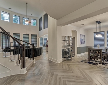 407 Tulip Tree Court - Photo Thumbnail 13