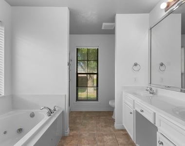 405 Harbor Oaks Drive - Photo Thumbnail 18