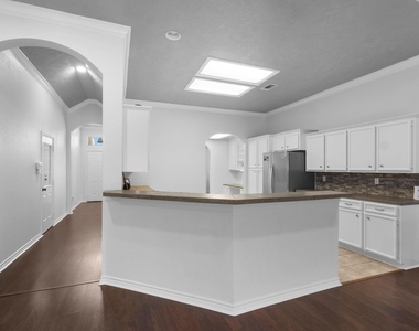 405 Harbor Oaks Drive - Photo Thumbnail 12