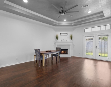 405 Harbor Oaks Drive - Photo Thumbnail 15