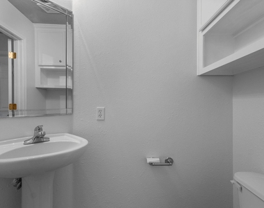 405 Harbor Oaks Drive - Photo Thumbnail 22