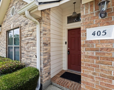 405 Harbor Oaks Drive - Photo Thumbnail 2