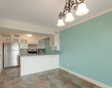 208 Waters Edge - Photo Thumbnail 8