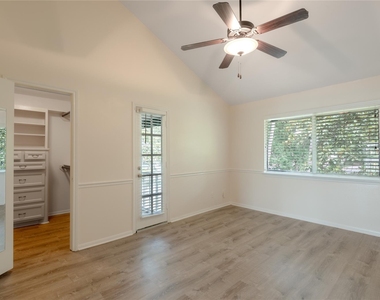 208 Waters Edge - Photo Thumbnail 11