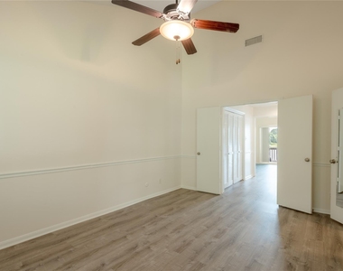 208 Waters Edge - Photo Thumbnail 13