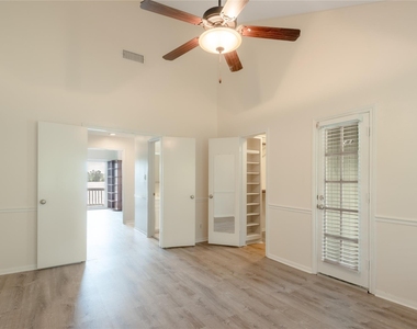 208 Waters Edge - Photo Thumbnail 12