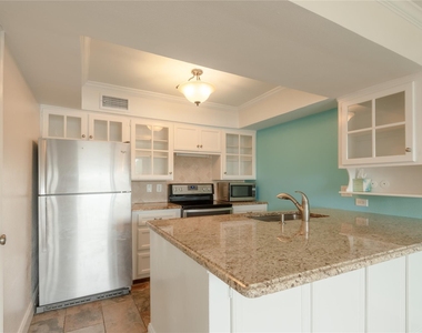 208 Waters Edge - Photo Thumbnail 9