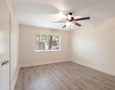 208 Waters Edge - Photo Thumbnail 18