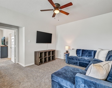 2403 Bay Breeze Drive - Photo Thumbnail 12