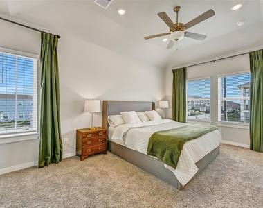2403 Bay Breeze Drive - Photo Thumbnail 13