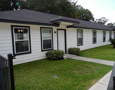 200 W Worsham Street - Photo Thumbnail 1