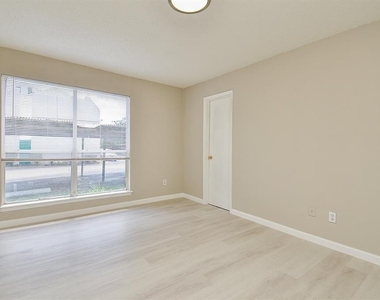 1950 Spenwick Drive - Photo Thumbnail 6