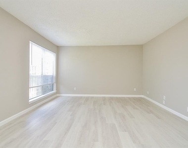 1950 Spenwick Drive - Photo Thumbnail 4