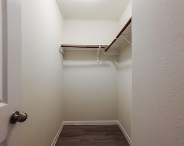 12302 Dona Lane - Photo Thumbnail 4