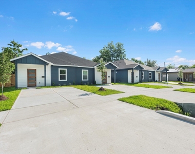 5201 Kenilwood Dr - Photo Thumbnail 4