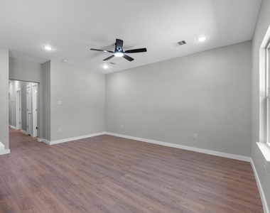 5201 Kenilwood Dr - Photo Thumbnail 5
