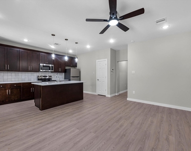 5201 Kenilwood Dr - Photo Thumbnail 6