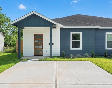 5201 Kenilwood Dr - Photo Thumbnail 1