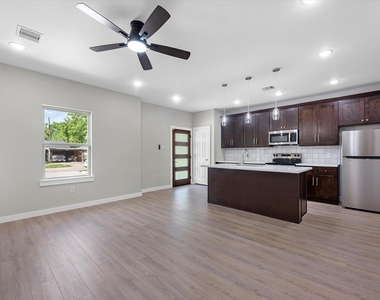 5201 Kenilwood Dr - Photo Thumbnail 7