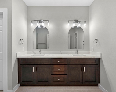 5201 Kenilwood Dr - Photo Thumbnail 14