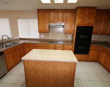 12510 Sableleaf Drive - Photo Thumbnail 5