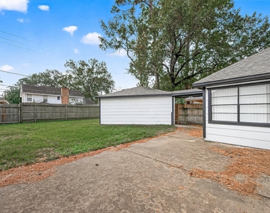 3815 Fernglade Drive - Photo Thumbnail 44