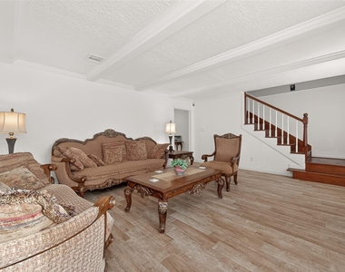 3815 Fernglade Drive - Photo Thumbnail 9