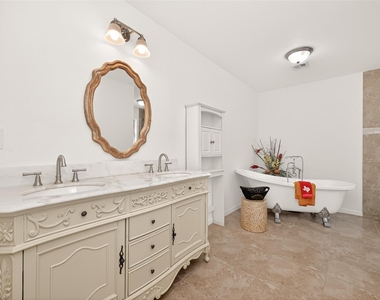 3815 Fernglade Drive - Photo Thumbnail 27